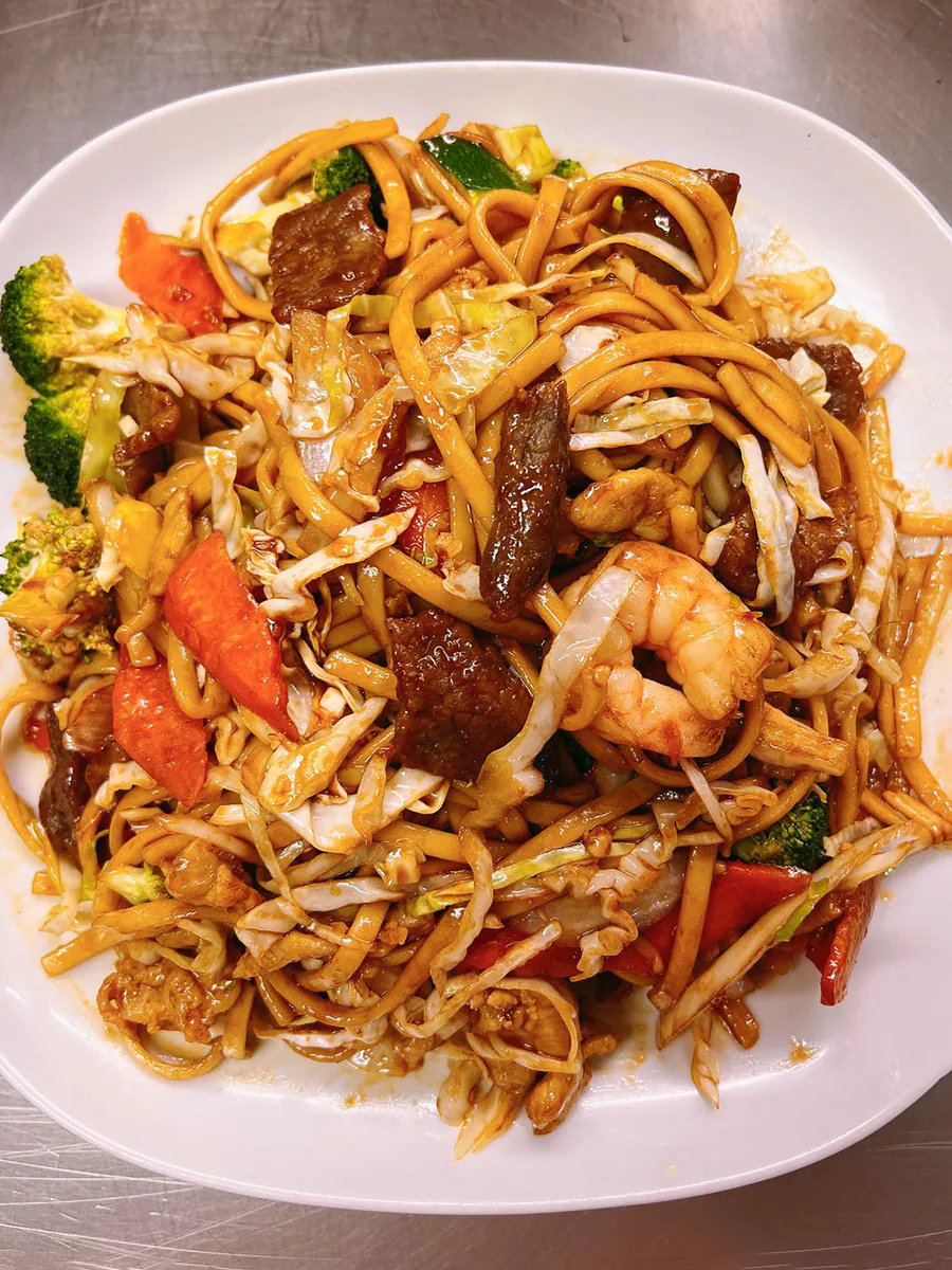 Plate of combination lomein with mixed veggies and proteins at Eggroll Inn，a American Chinese Restaurant in Balch Springs