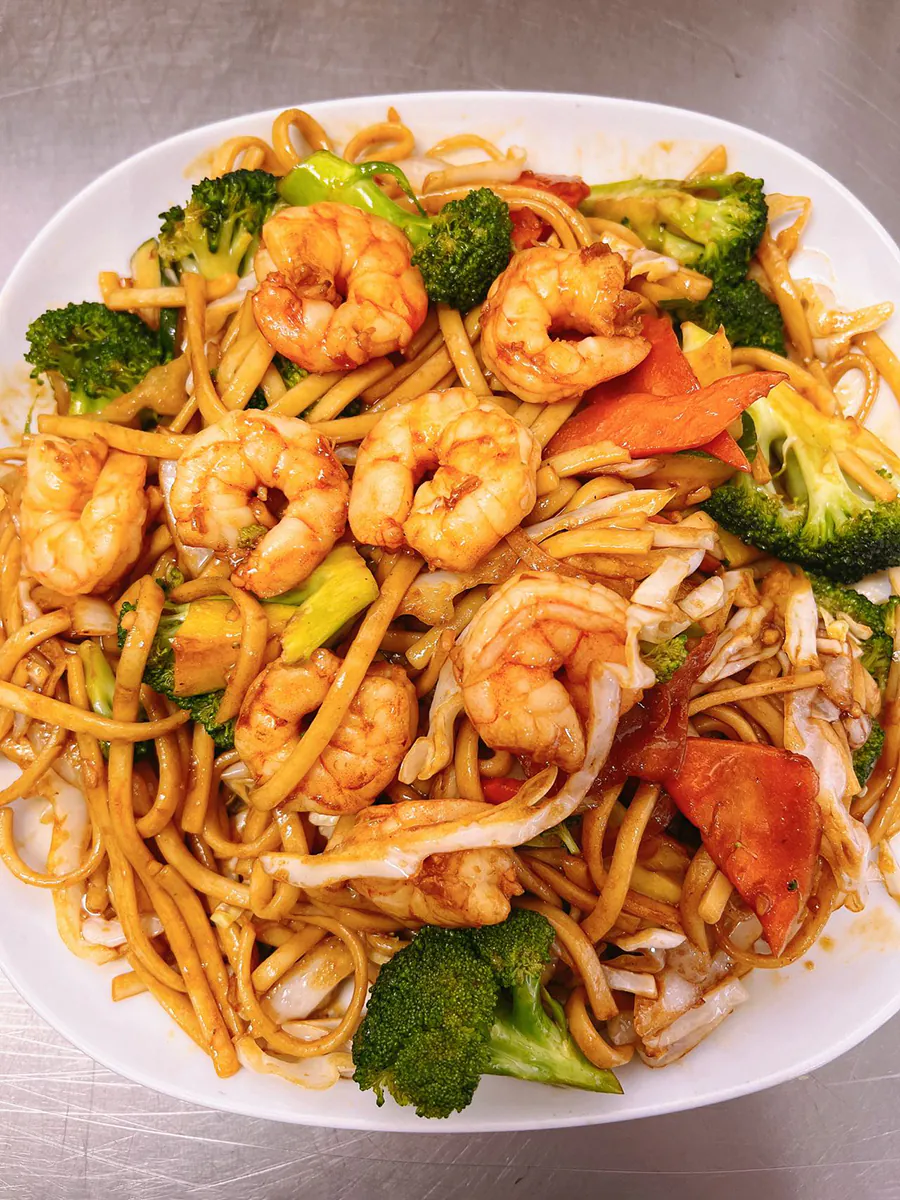 Plate of shrimp lomein with veggies at Eggroll Inn，a American Chinese Restaurant in Balch Springs